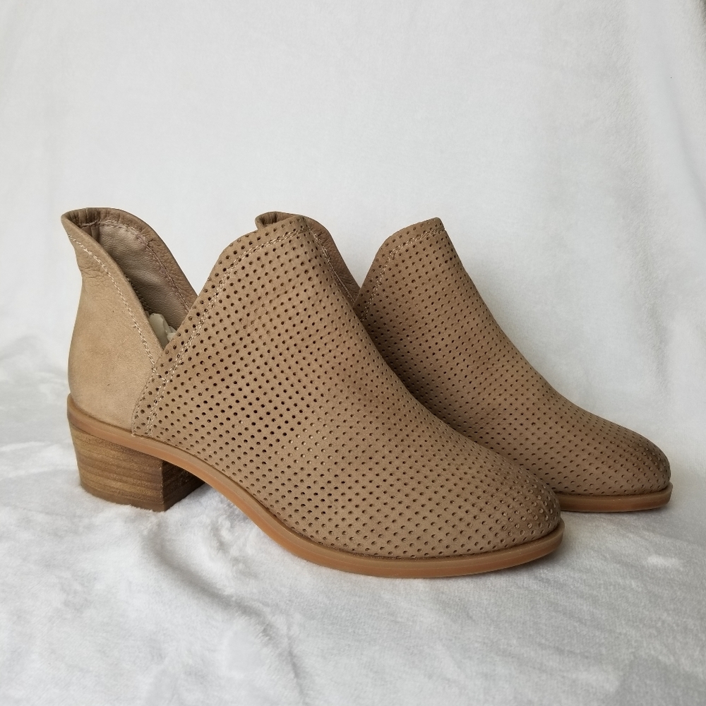 Steve Madden  Kolina Tan Ankle Booties